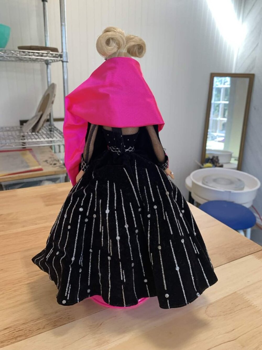 Holiday Barbie 1998 Doll Number 20200 Complete with Stand - Picture 2 of 4